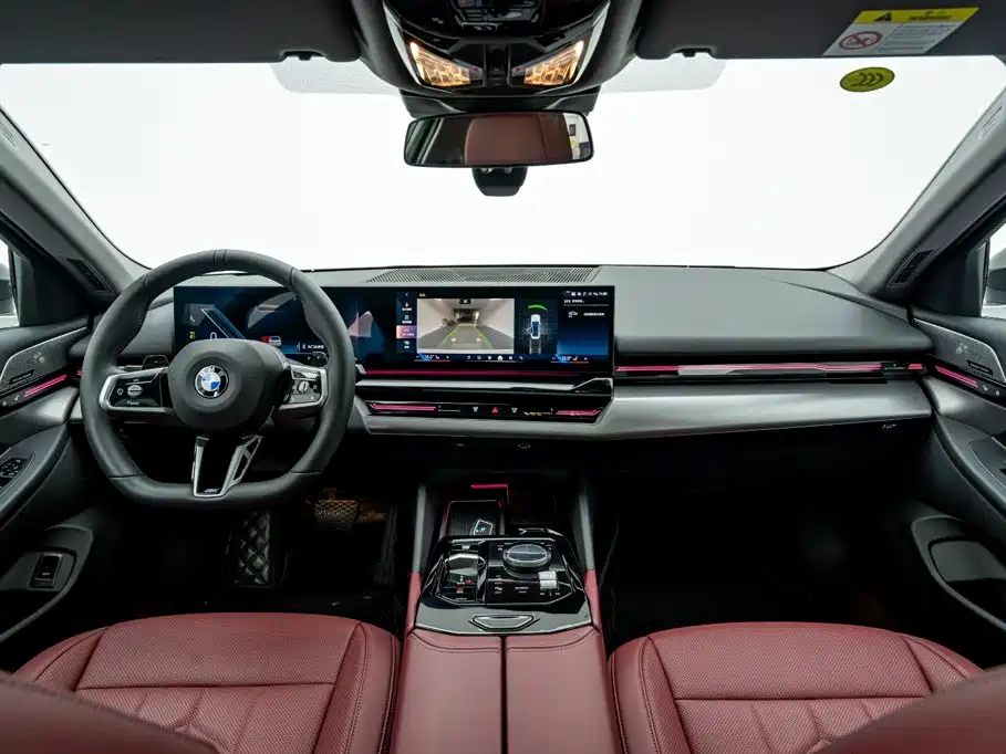 BMW 5 Series 2025 — фото 17