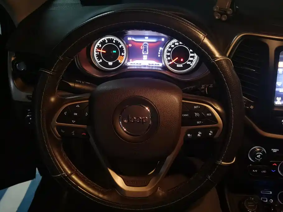 Jeep Cherokee 2015 — фото 15