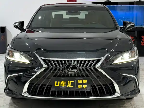 Lexus ES 2021