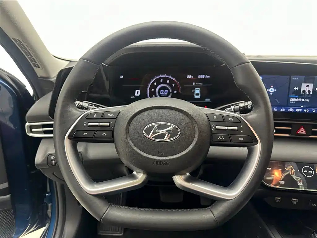 Hyundai Elantra 2023 — фото 19