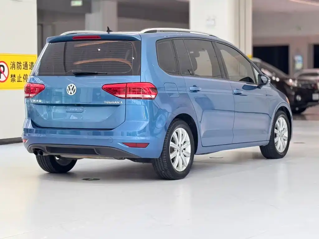 Volkswagen Touran 2018 — фото 9