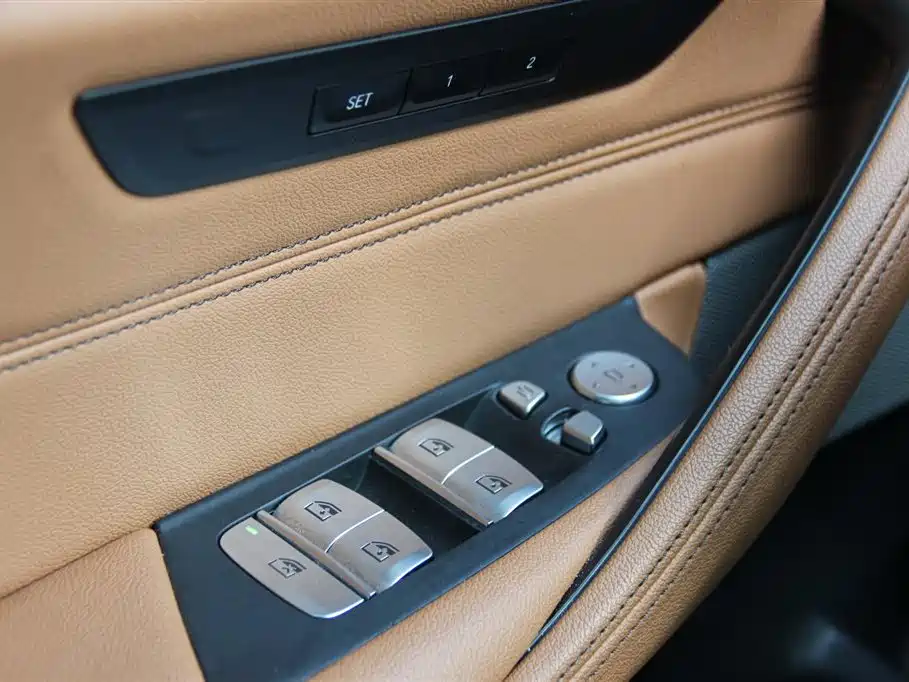 BMW 5 Series New Energy 2023 — фото 22