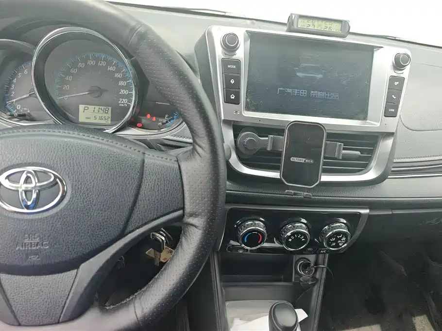 Toyota Yaris L 2018 — фото 12