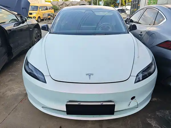 Tesla Model 3 2024