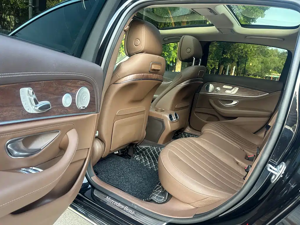 Mercedes-Benz E-Class 2020 — фото 11