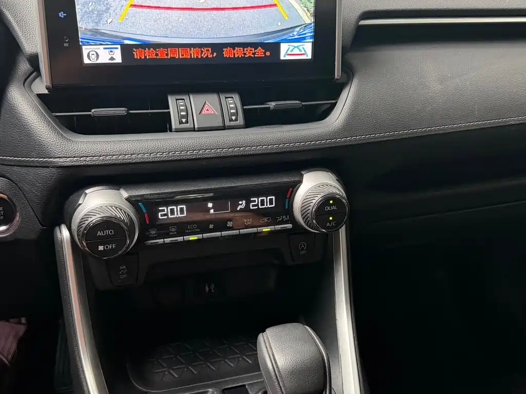 Toyota RAV4 2022 — фото 16