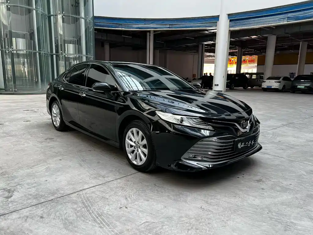 Toyota Camry 2019 — фото 3