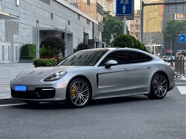 Porsche Panamera 2021