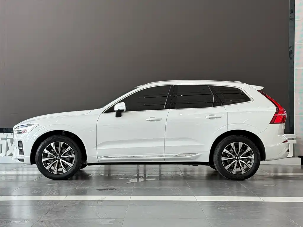 Volvo XC60 2022 — фото 4