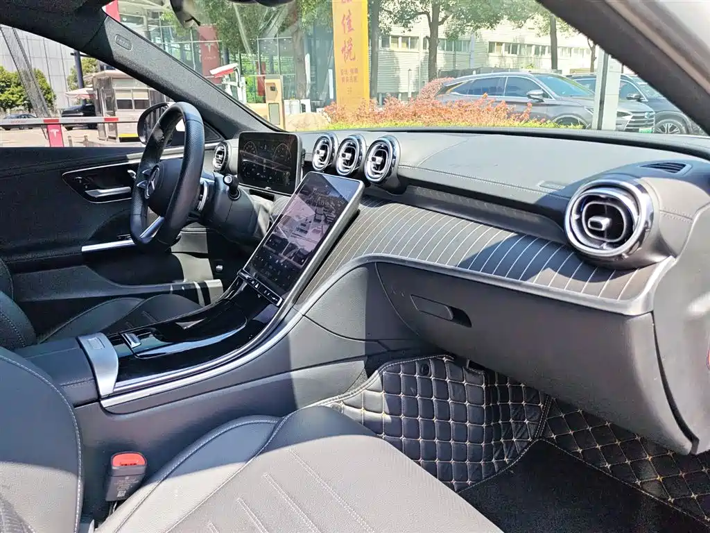 Mercedes-Benz C-Class 2023 — фото 26