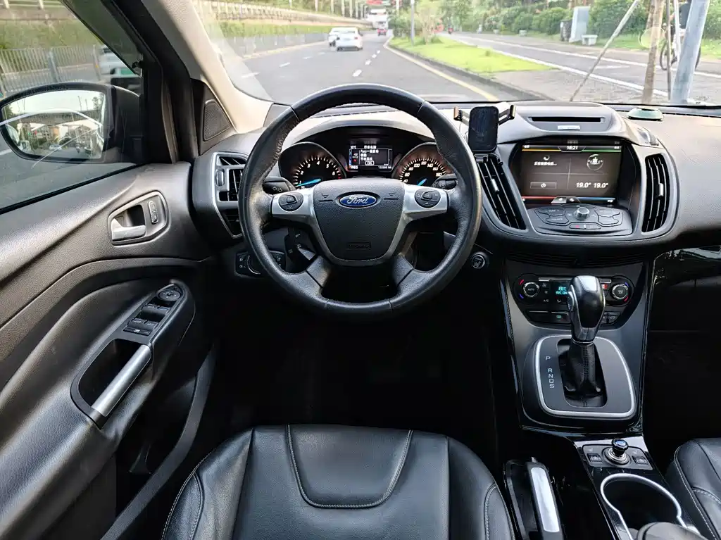 Ford Kuga 2014 — фото 11