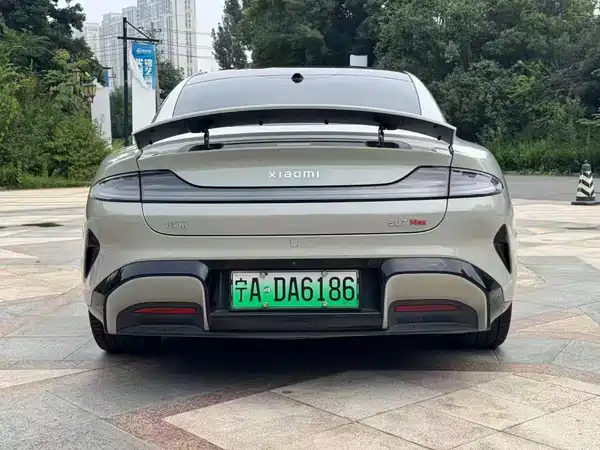 Xiaomi SU7 2024