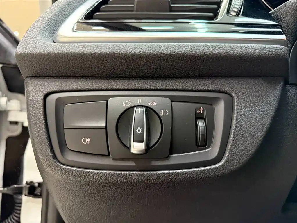 BMW 1 Series 2022 — фото 9