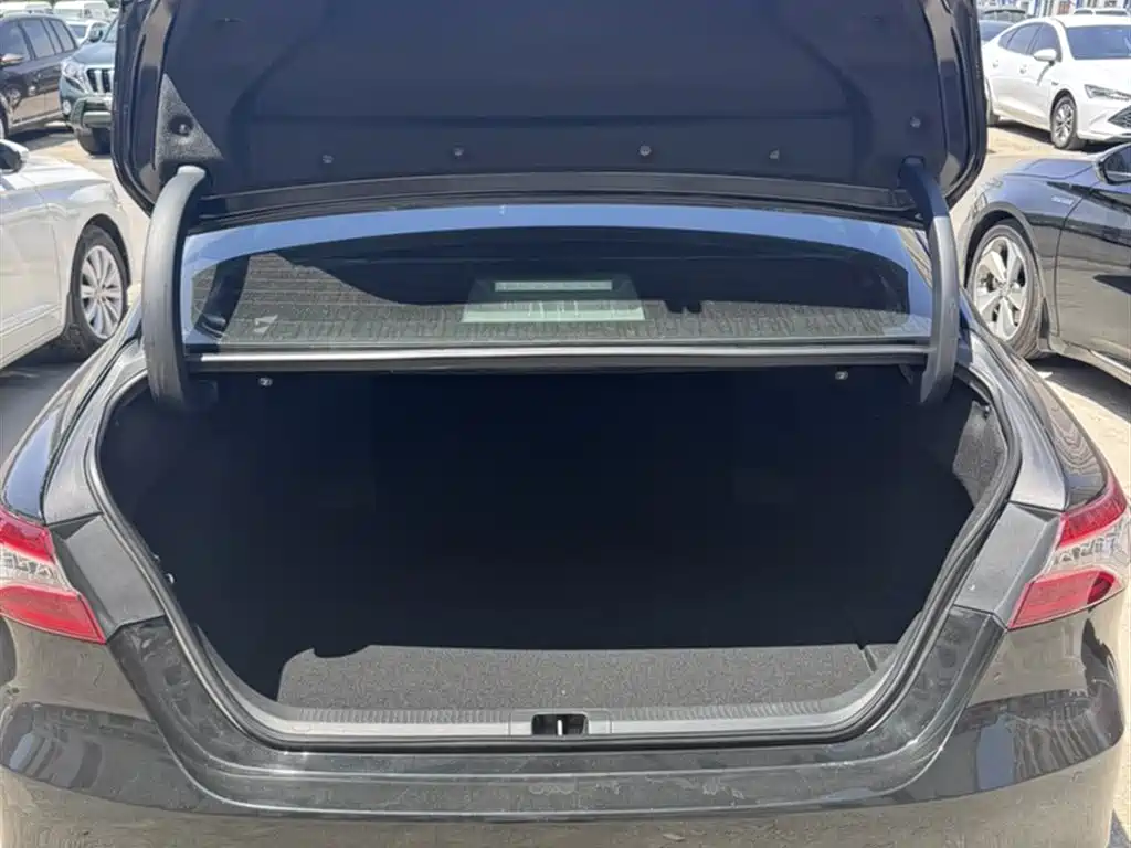 Toyota Camry 2019 — фото 16