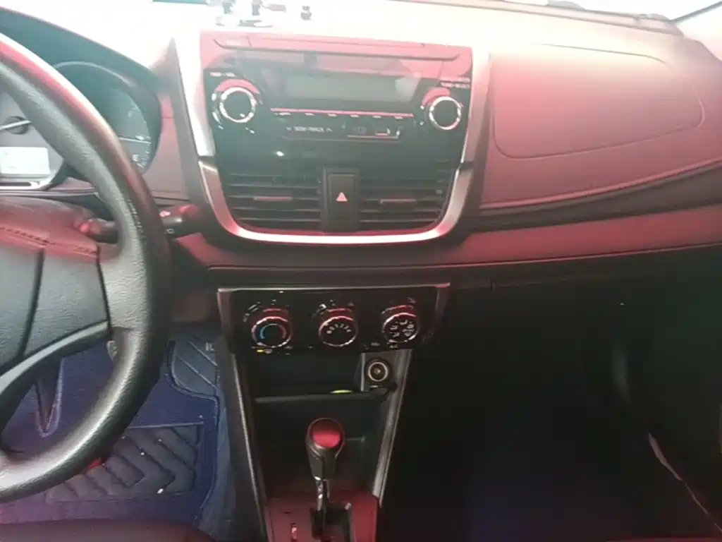 Toyota Yaris L 2016 — фото 13