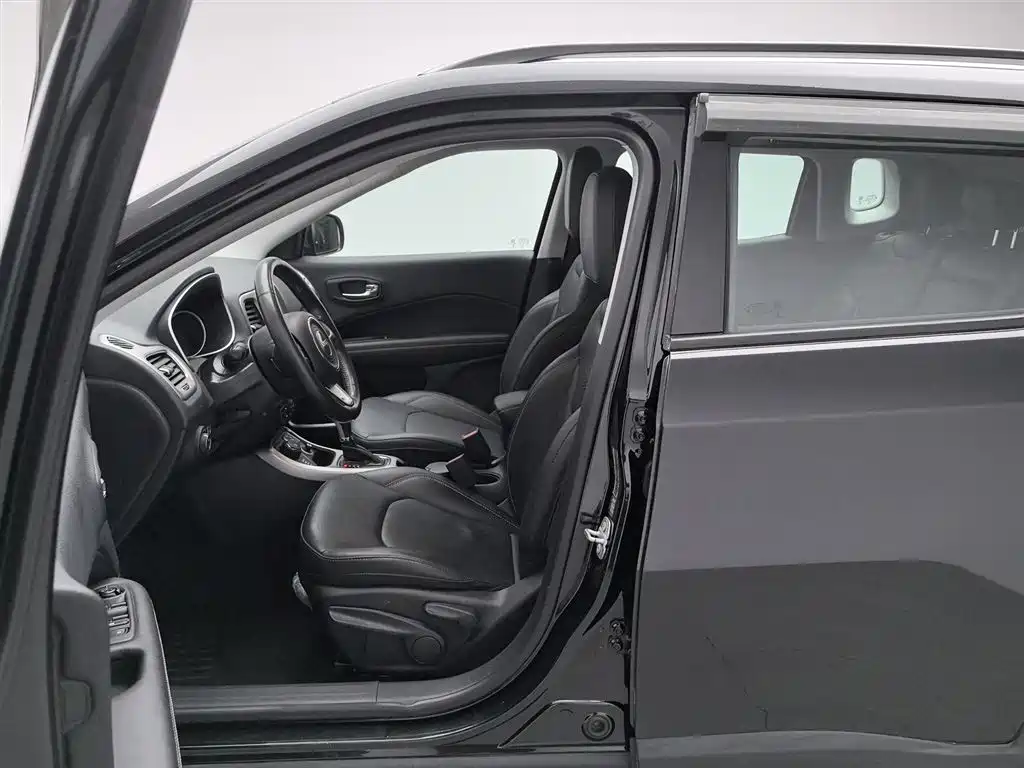 Jeep Compass 2018 — фото 10