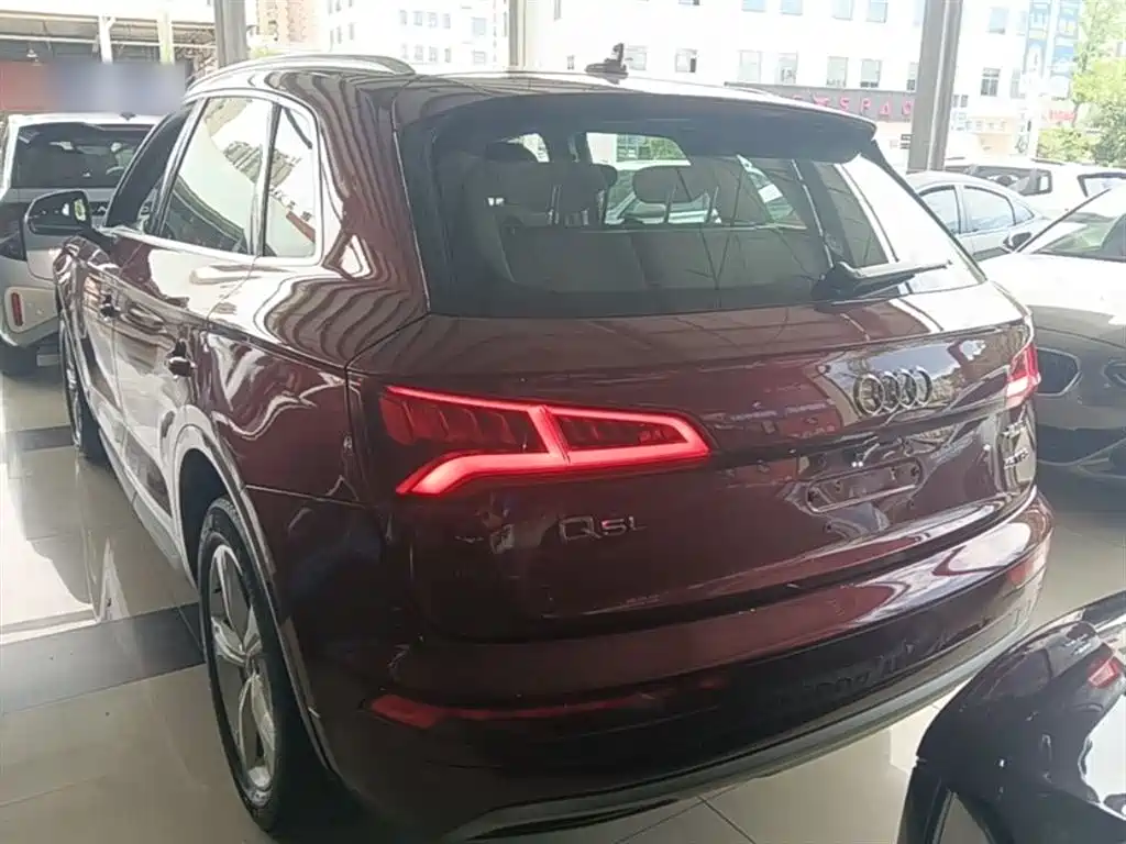 Audi Q5L 2019 — фото 5