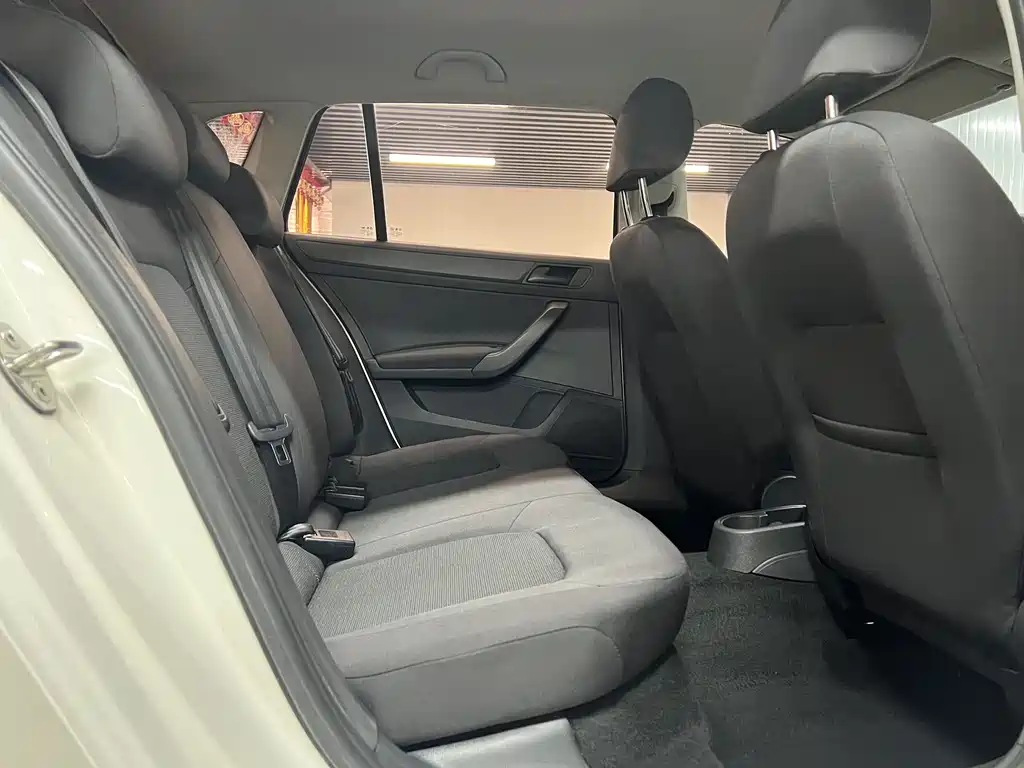 Skoda Rapid Spaceback 2020 — фото 10