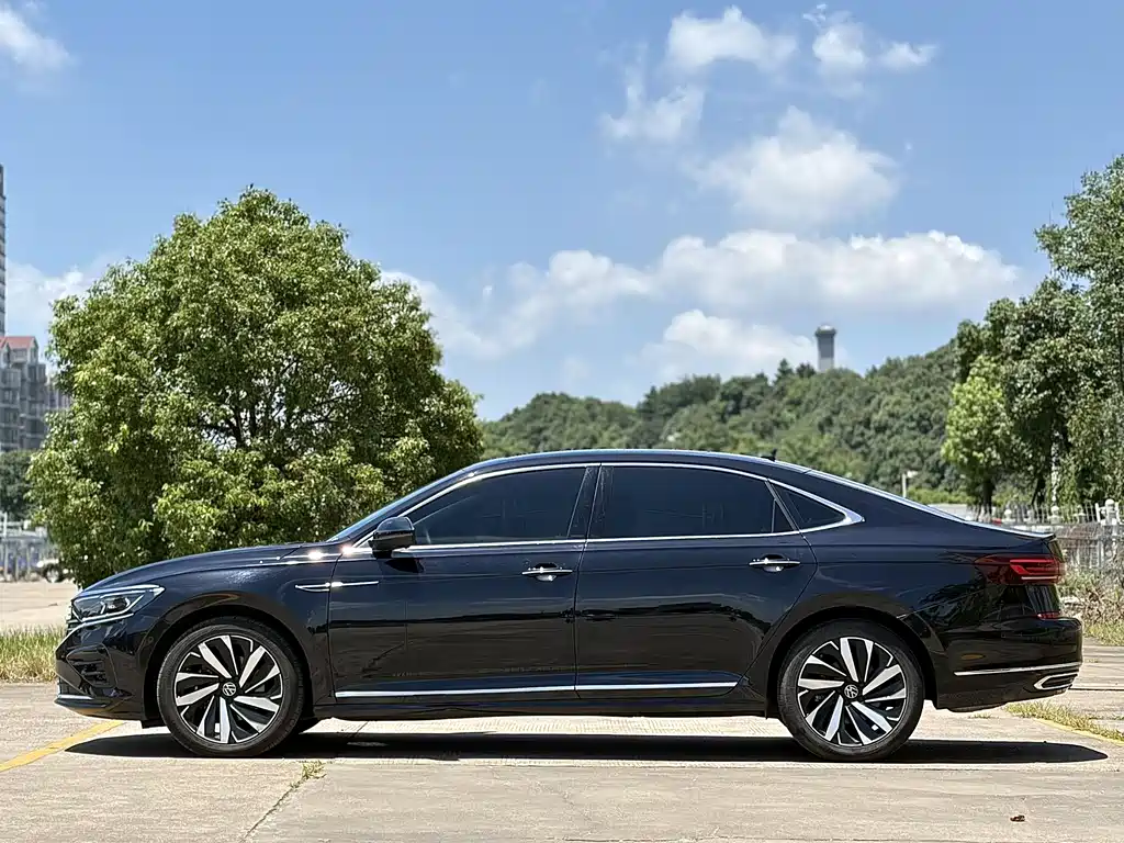 Volkswagen Passat 2024