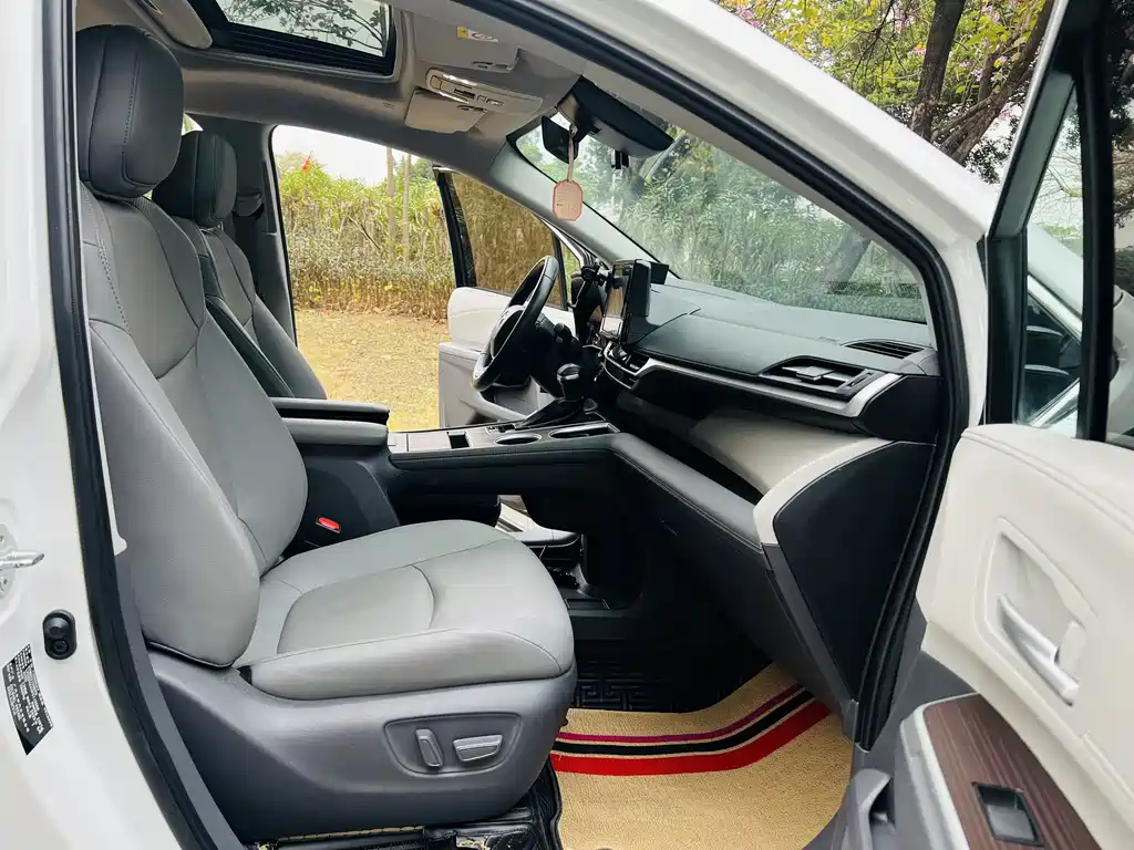 Toyota Sienna 2023 — фото 10