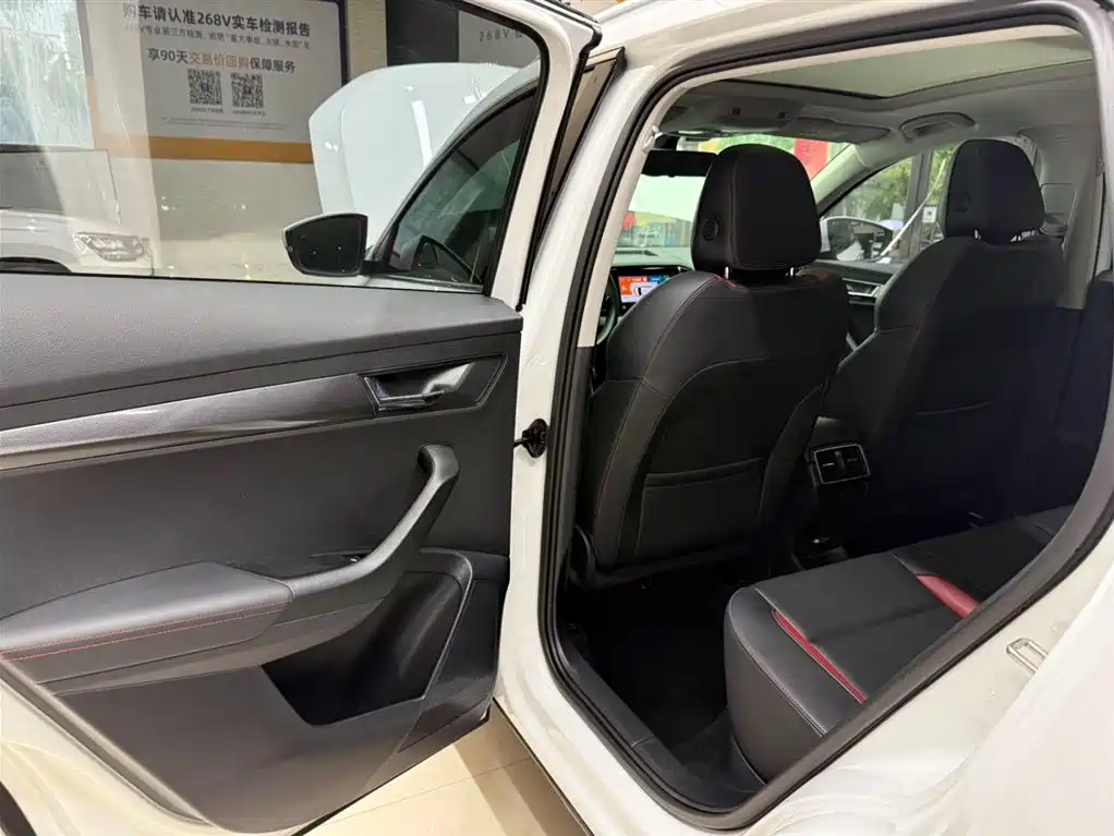 Skoda Karoq 2023 — фото 17