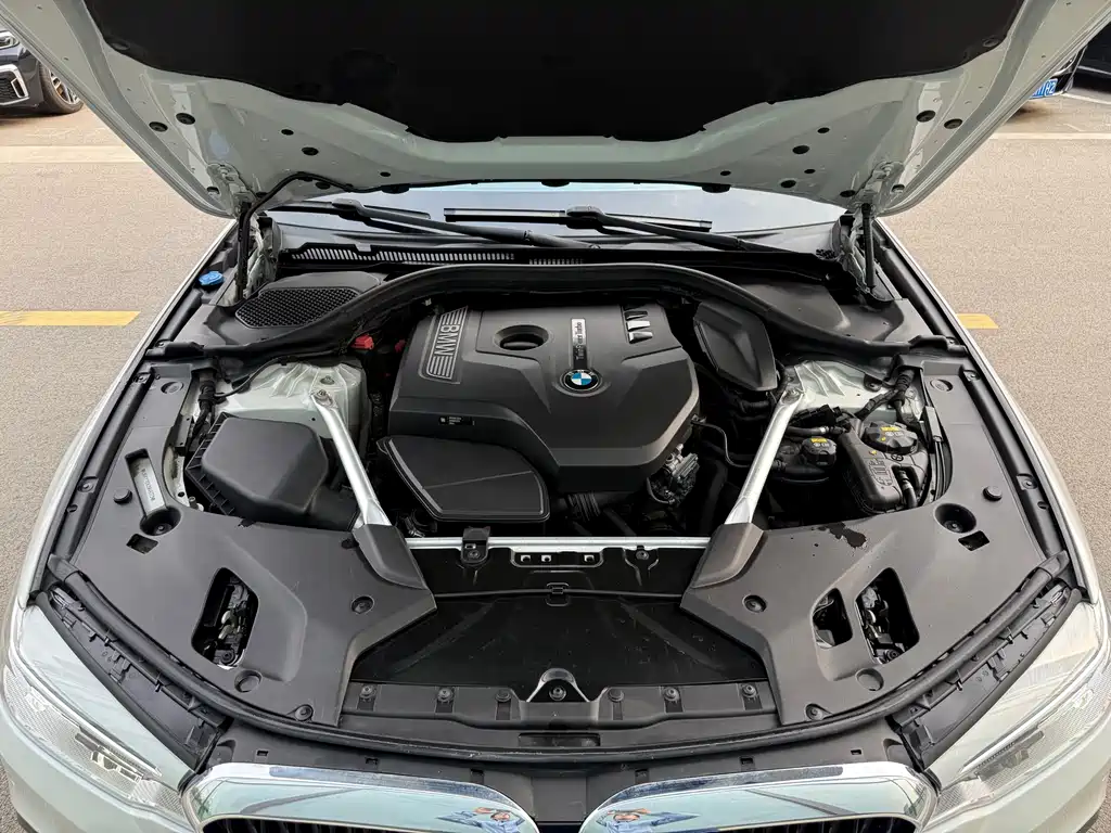 BMW 5 Series 2018 — фото 24