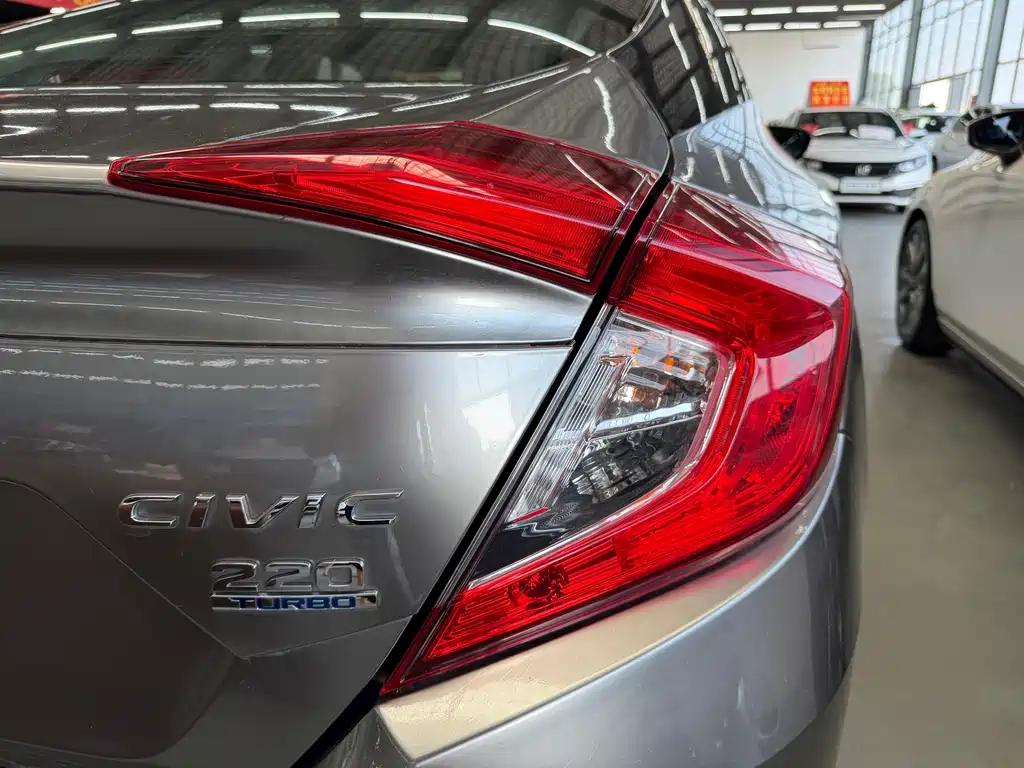 Honda Civic 2019 — фото 18