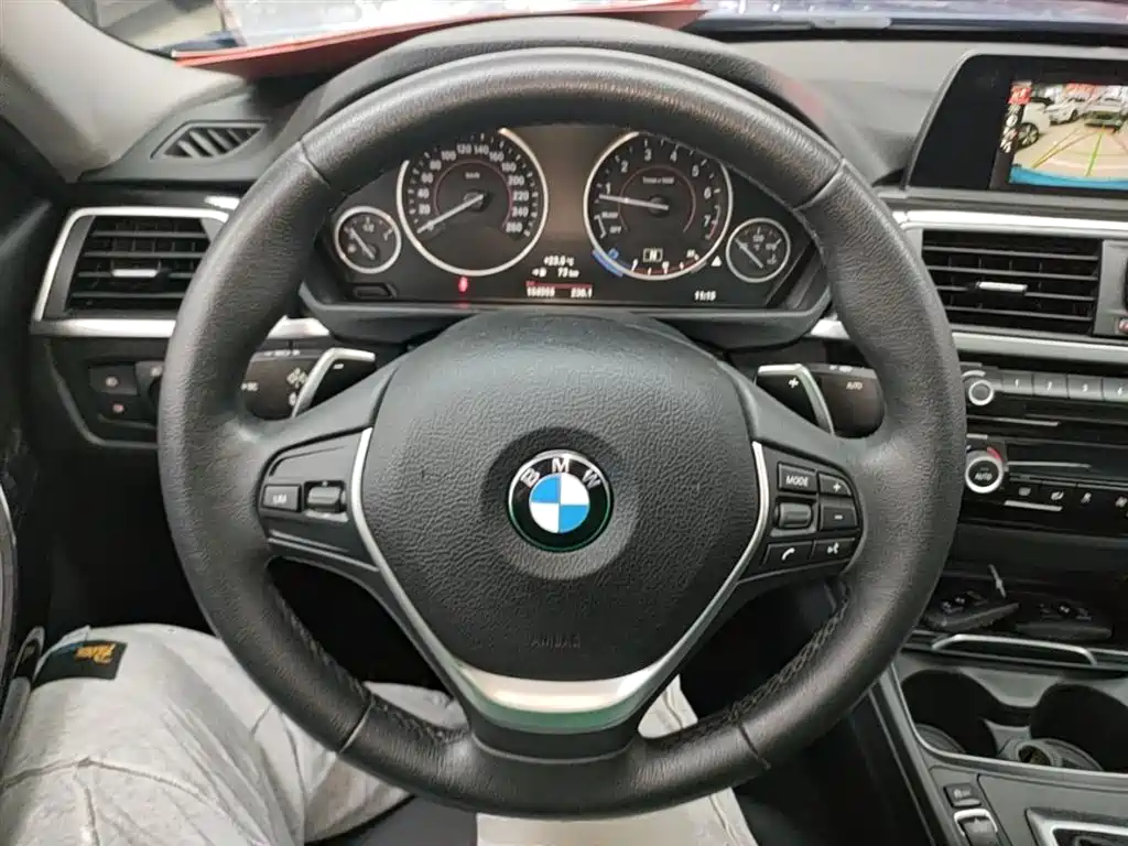 BMW 3 Series 2017 — фото 11
