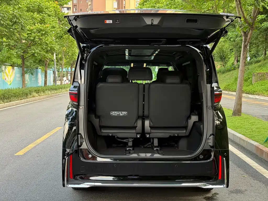 Toyota Vellfire 2024 — фото 12