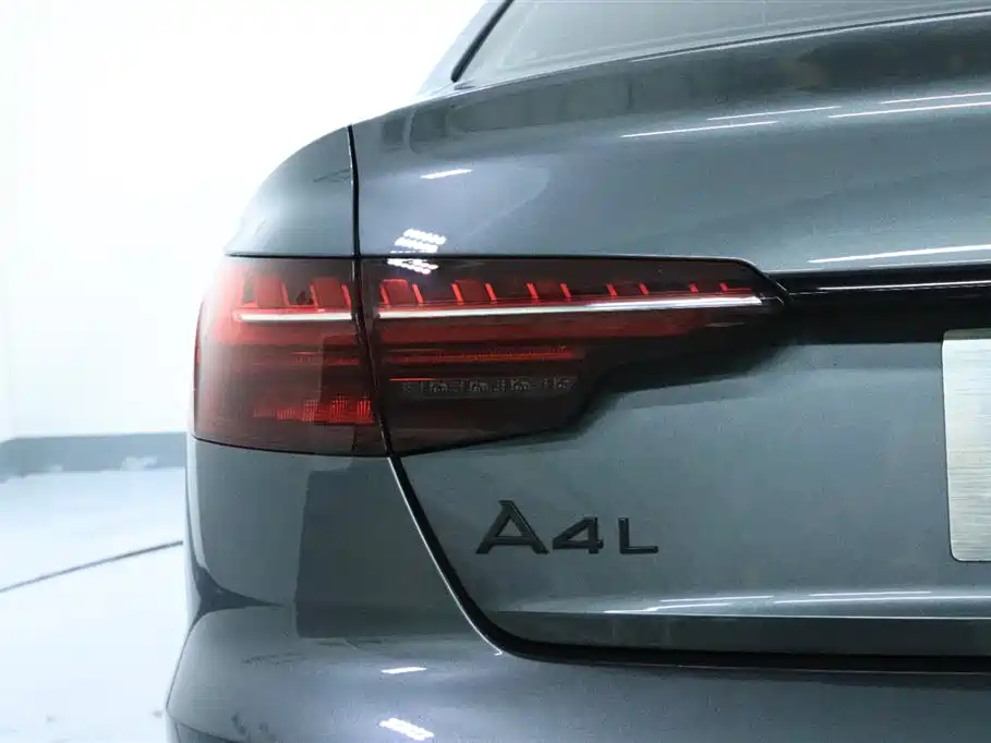 Audi A4L 2024 — фото 13