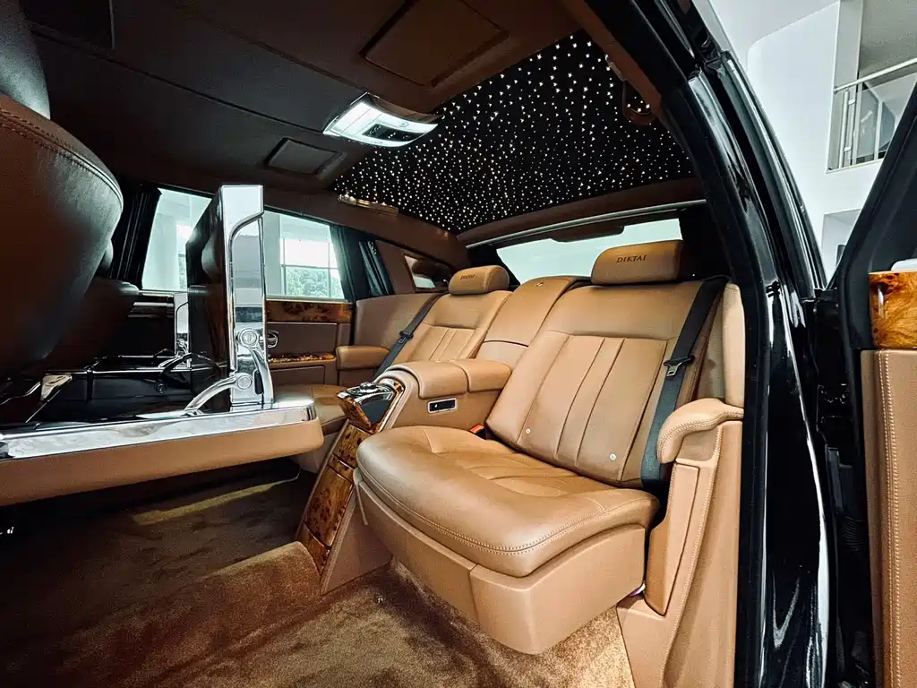 Rolls-Royce Phantom 2014 — фото 10
