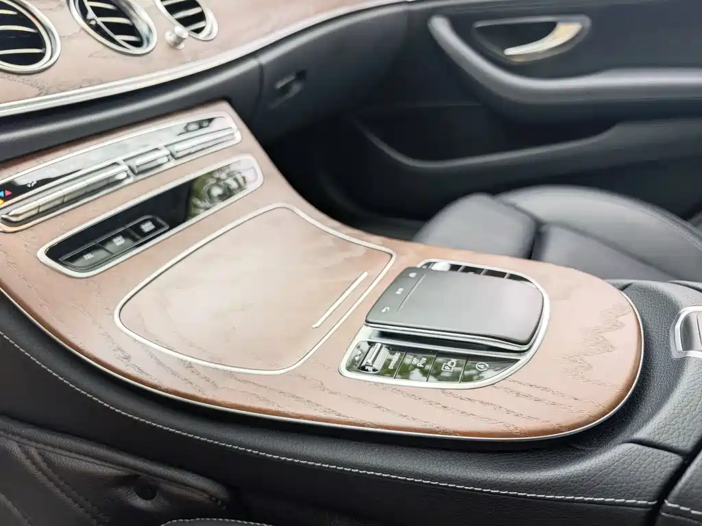 Mercedes-Benz E-Class 2023 — фото 7