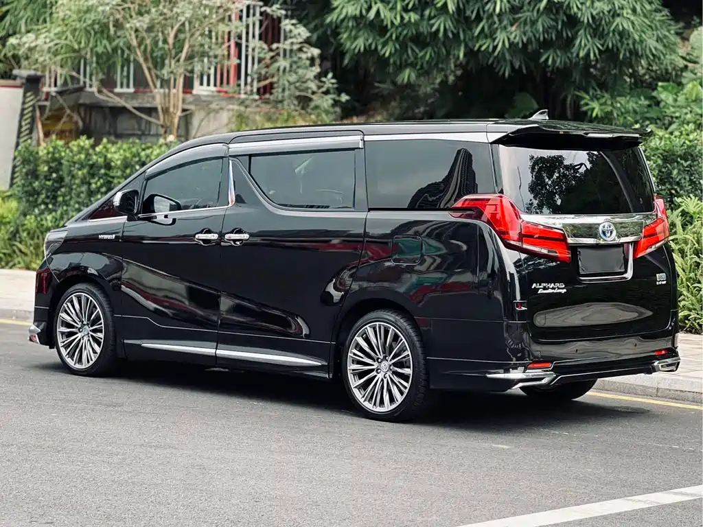 Toyota Alphard 2022 — фото 3