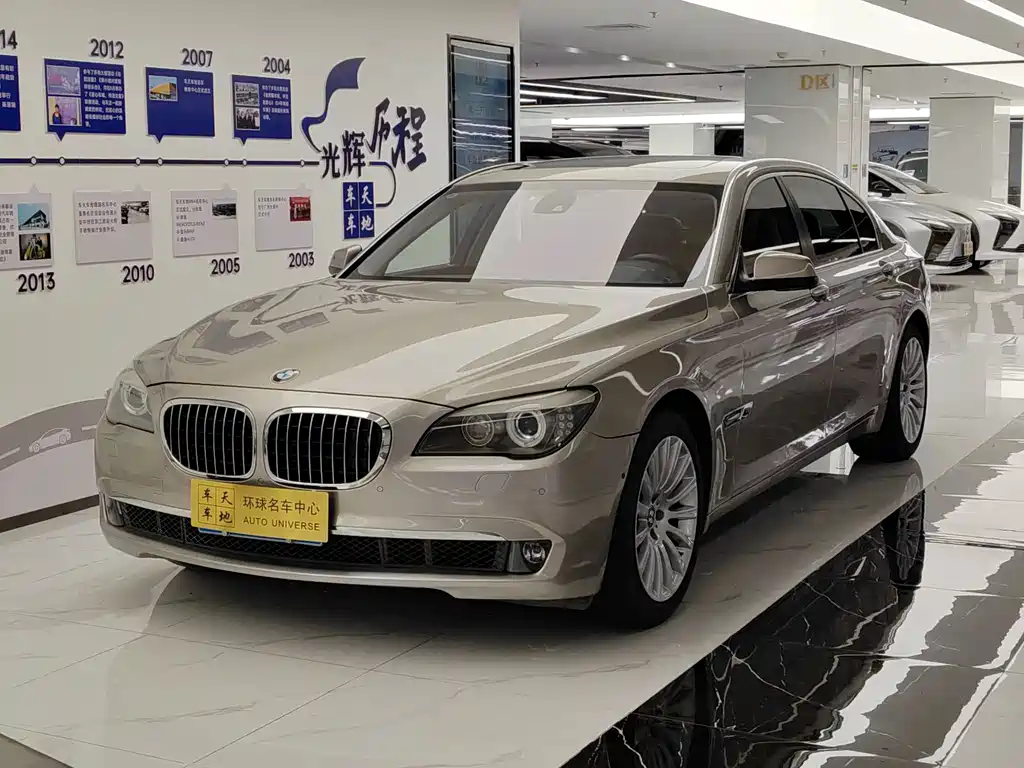 BMW 7 Series 2012 — фото 1