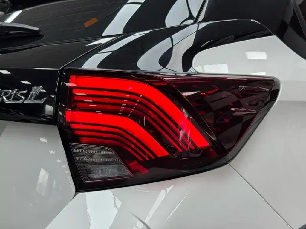 Toyota Yaris L 2022 — фото 20