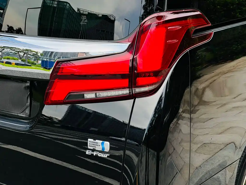 Toyota Alphard 2022 — фото 15