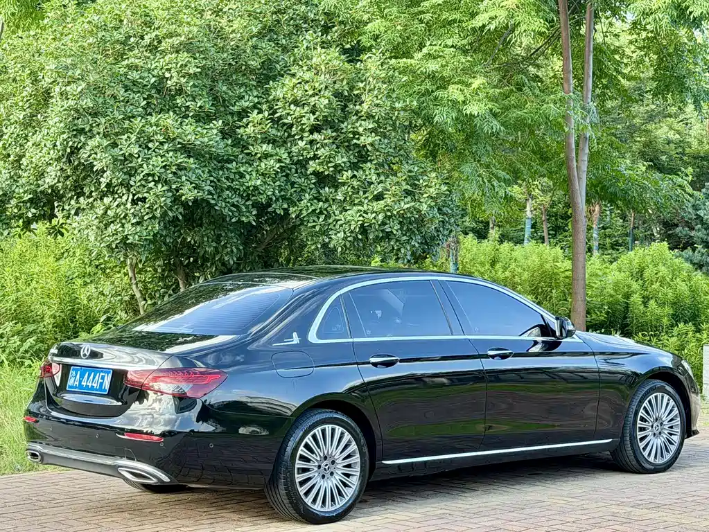 Mercedes-Benz E-Class 2023 — фото 11