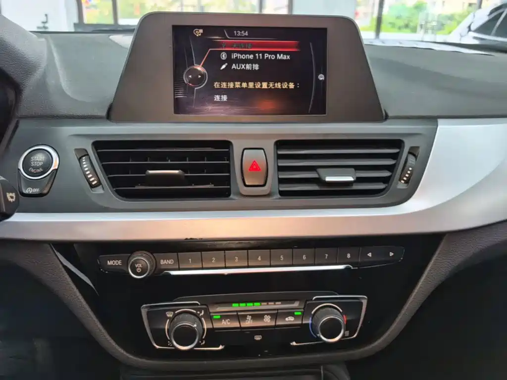 BMW 1 Series 2017 — фото 13