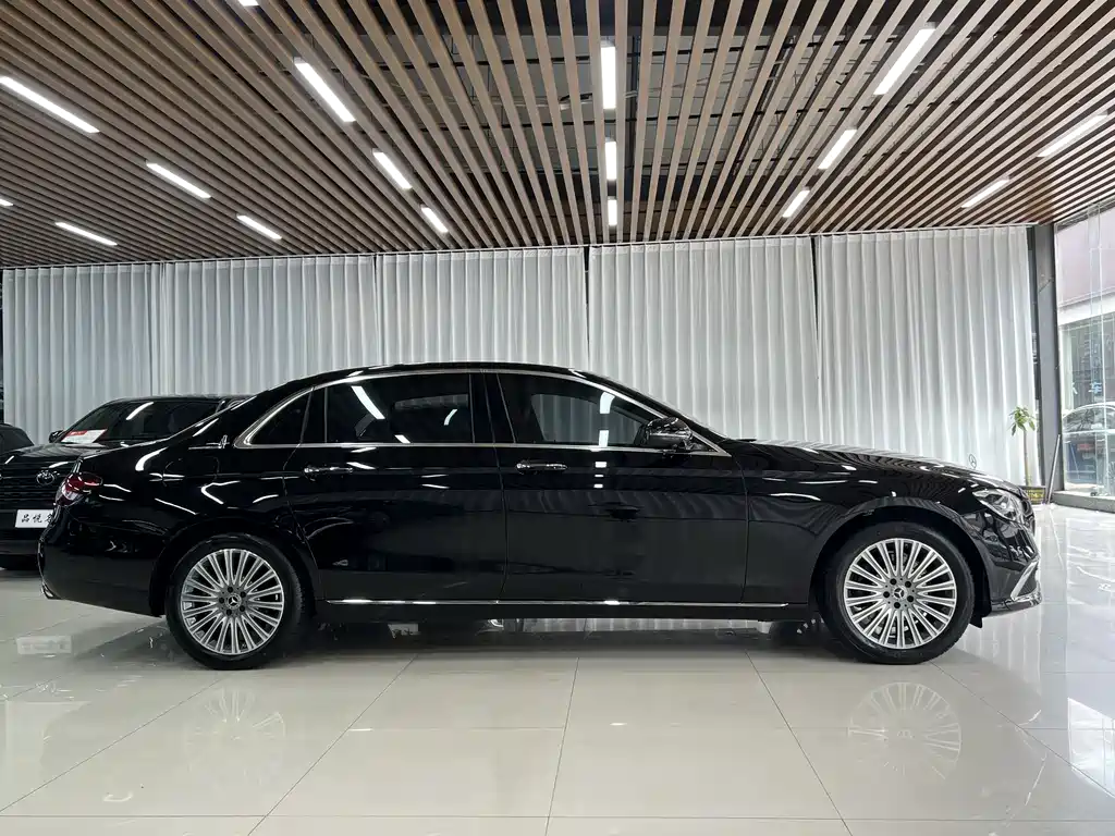 Mercedes-Benz E-Class 2023 — фото 4