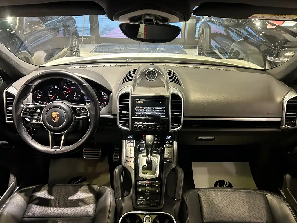 Porsche Cayenne 2016 — фото 23