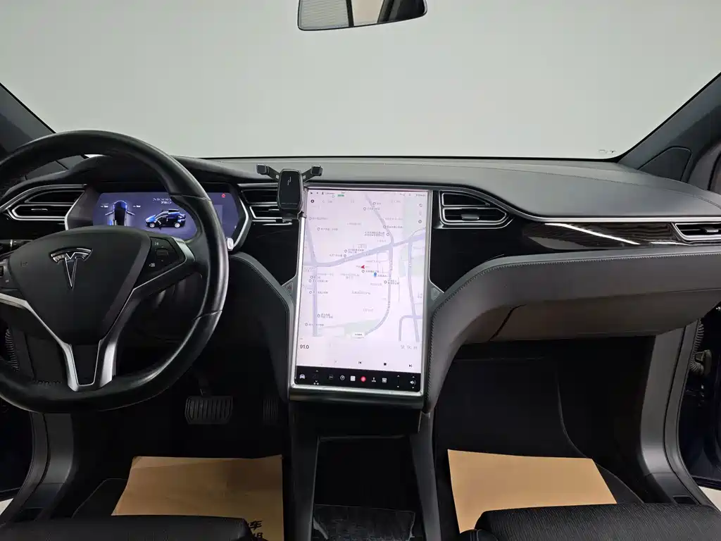 Tesla Model X 2017 — фото 27