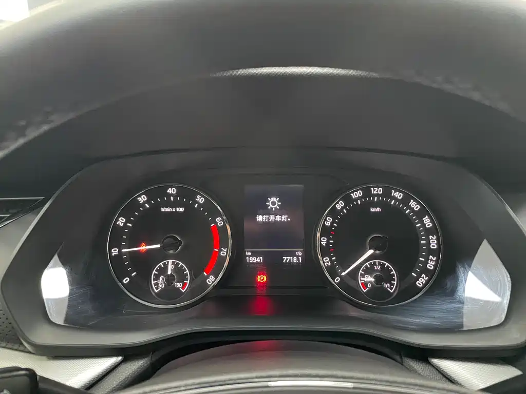 Skoda Octavia 2023 — фото 12