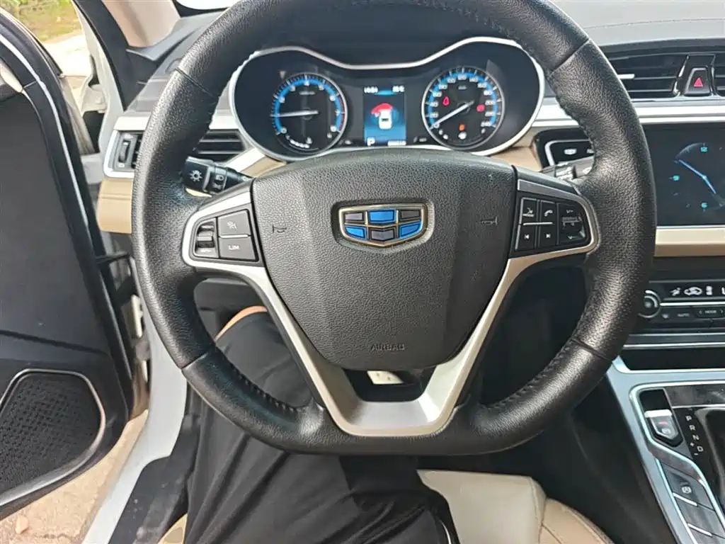 Geely Emgrand 2018 — фото 11
