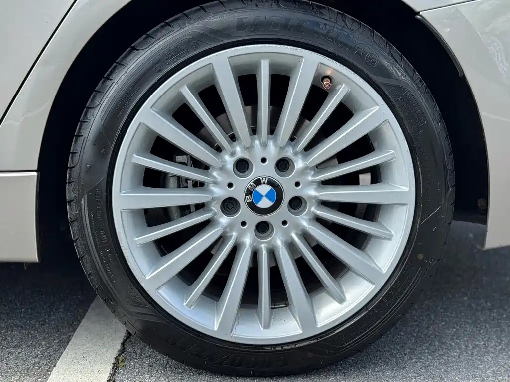 BMW 3 Series 2018 — фото 41