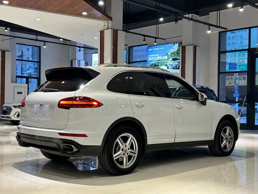 Porsche Cayenne 2016 — фото 28
