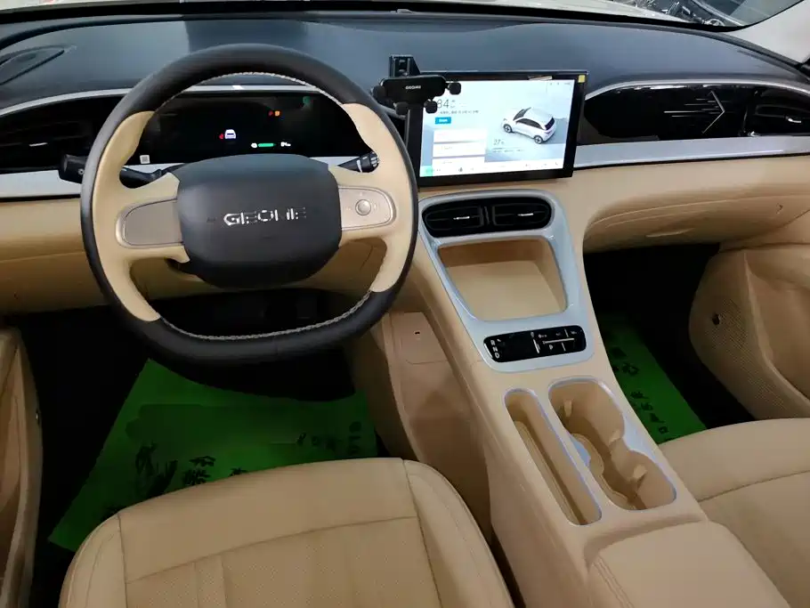 Geely Galaxy Starwish 2025 — фото 12