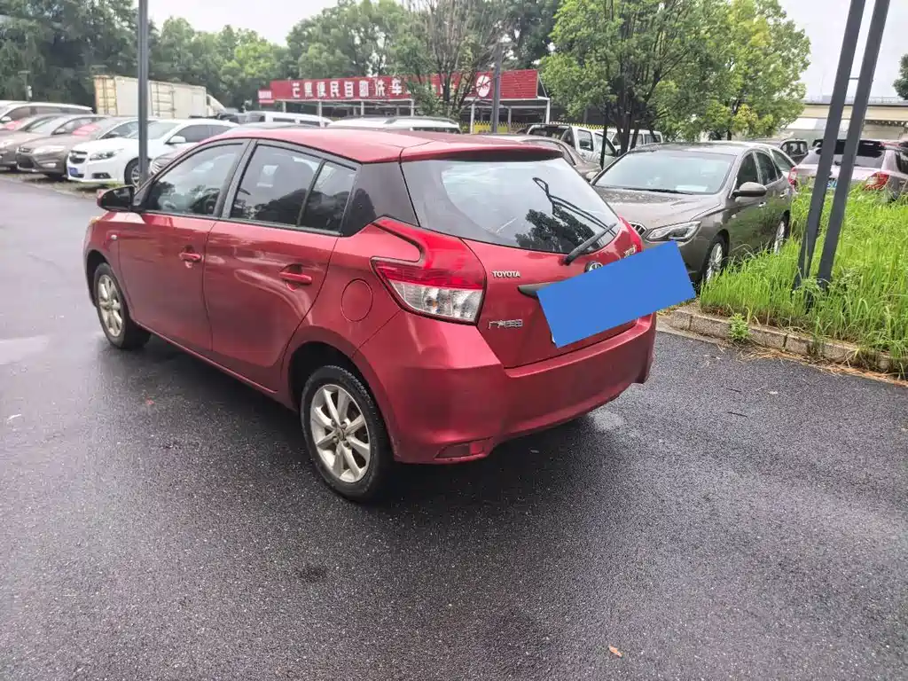 Toyota Yaris L 2014