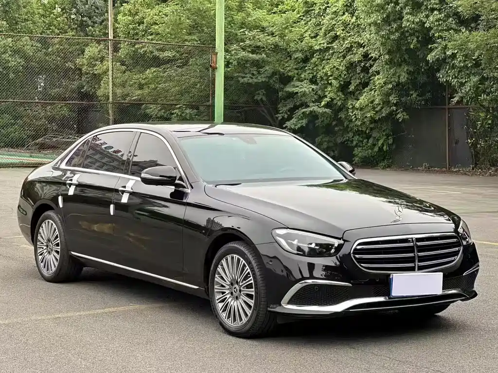 Mercedes-Benz E-Class 2023 — фото 12