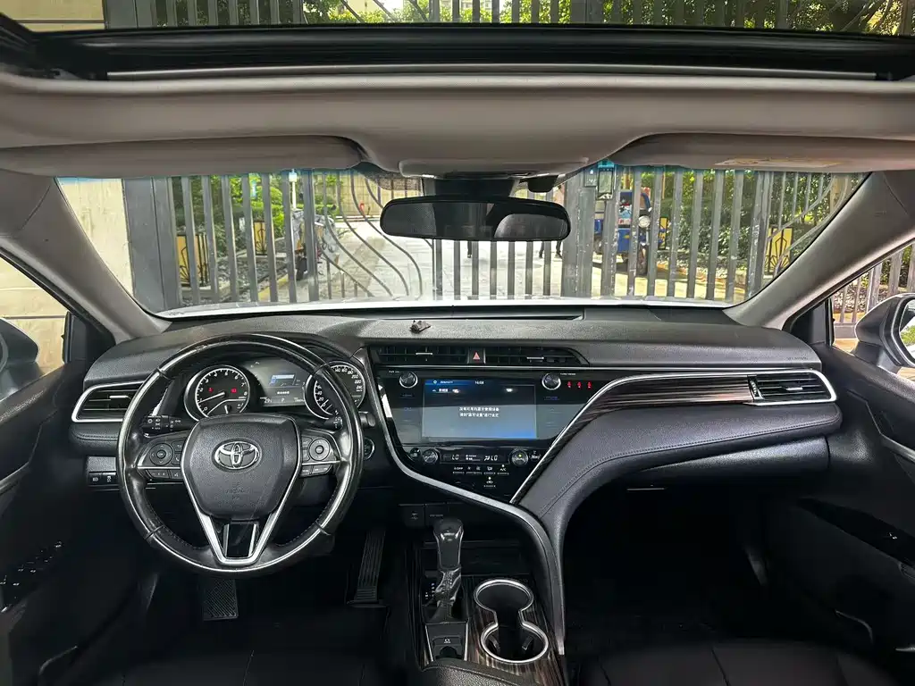 Toyota Camry 2019