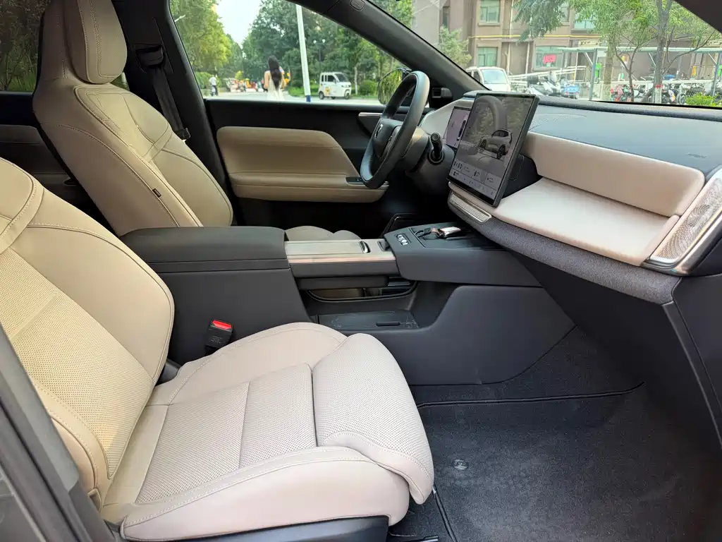 Volvo XC70 PHEV 2025 — фото 15